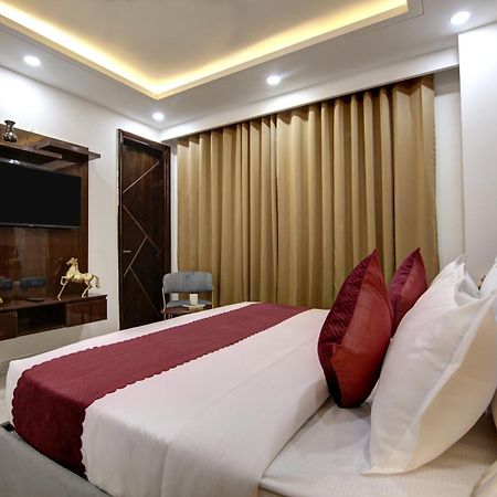 Limewood Stay - Millennium Huda City Center Gurgaon Bagian luar foto