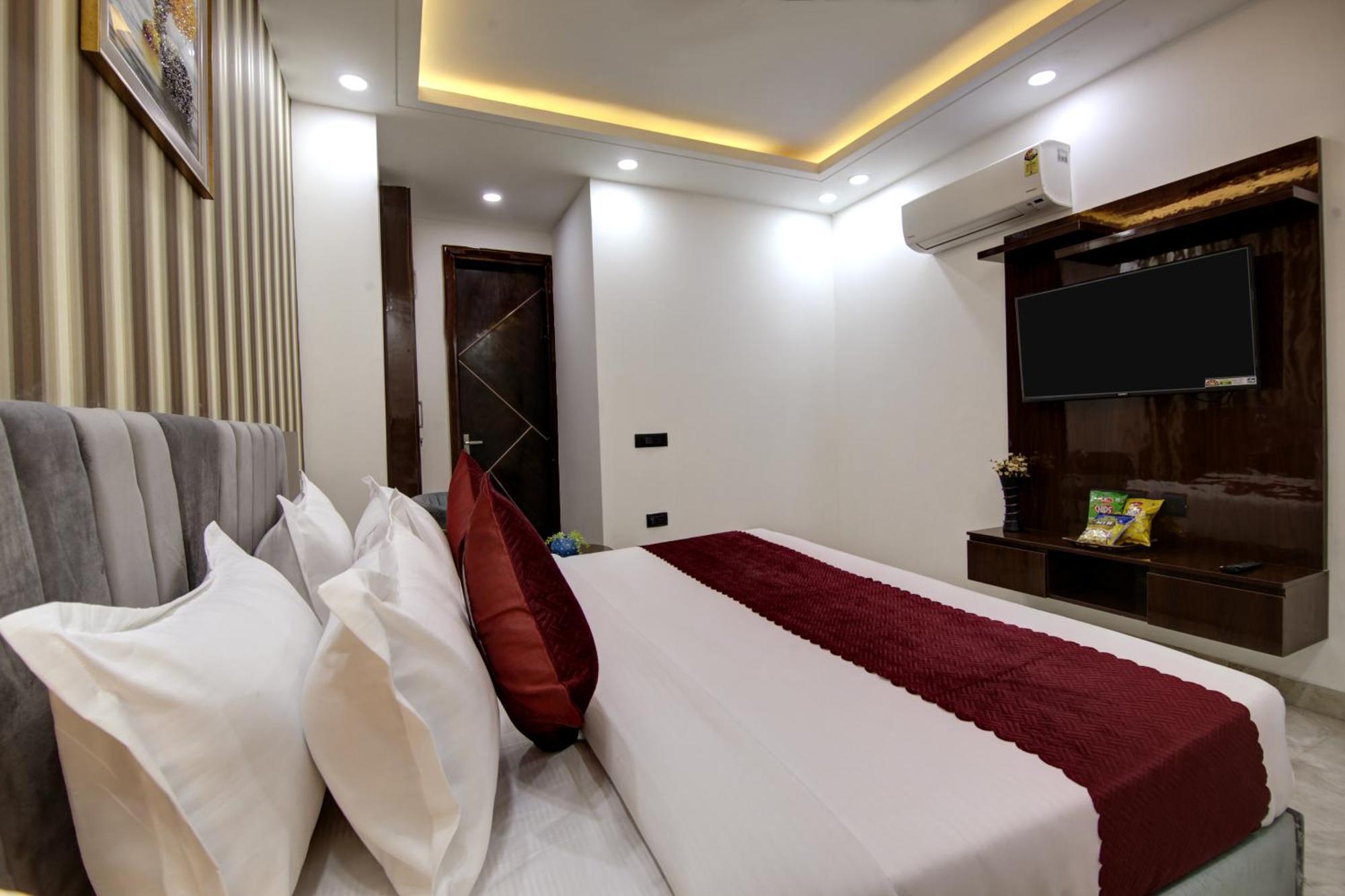 Limewood Stay - Millennium Huda City Center Gurgaon Bagian luar foto