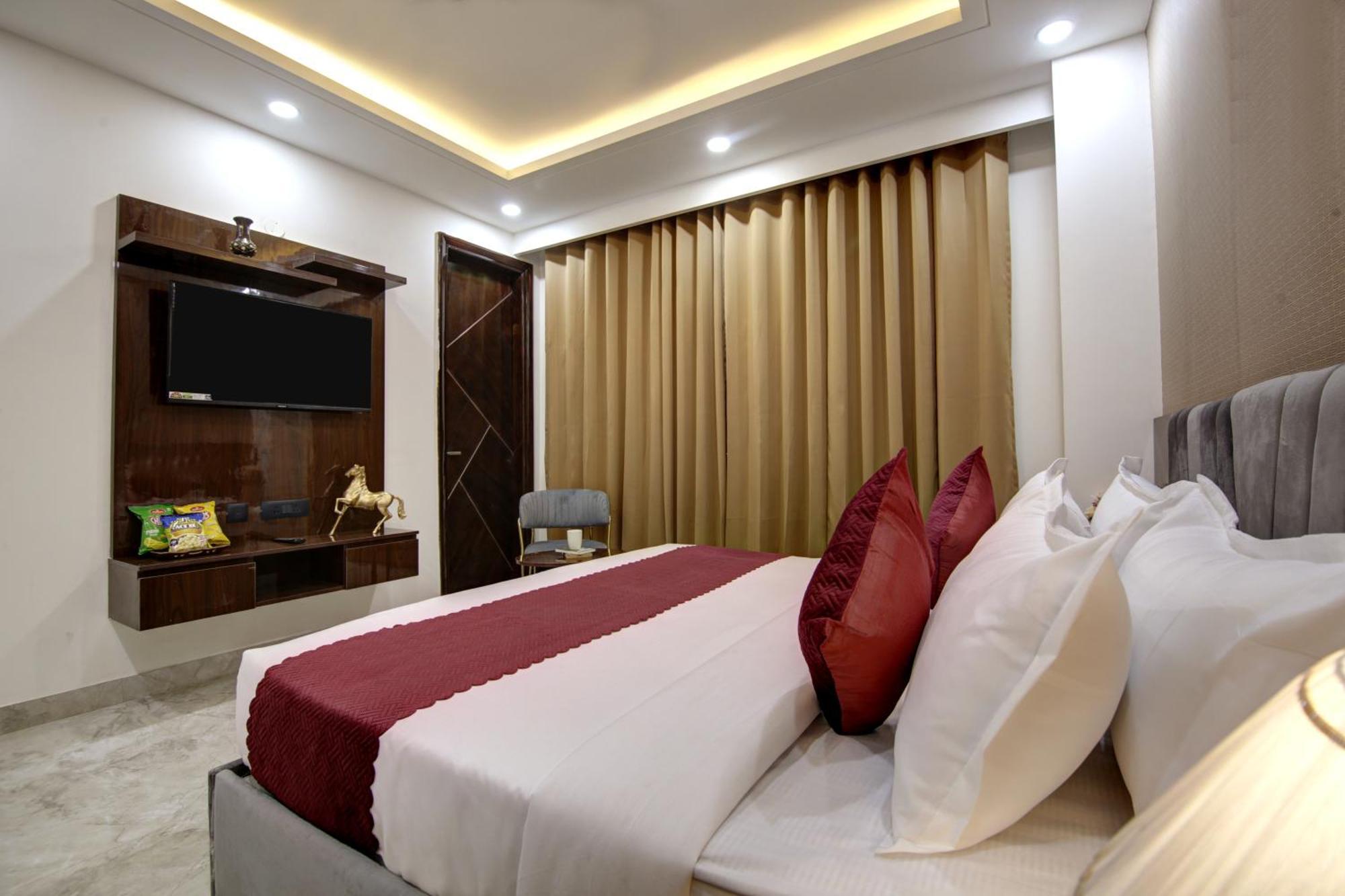 Limewood Stay - Millennium Huda City Center Gurgaon Bagian luar foto