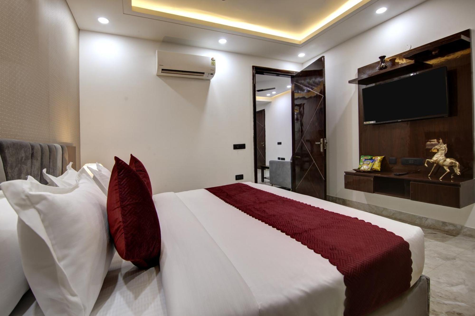 Limewood Stay - Millennium Huda City Center Gurgaon Bagian luar foto